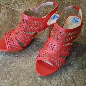 7.5 ADRIENNE VITTADINI Orange Sandal